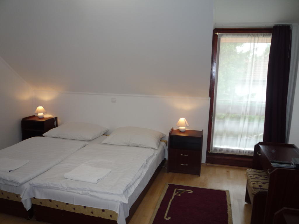 Aba Vezer Vendeghaz Hotel Abaújszántó Стая снимка